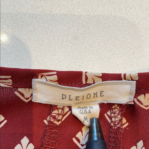 Pleione Women's Red Patterned Blouse, High/Low Hem, Darted Back Pleat, Size M - Picture 7 of 10